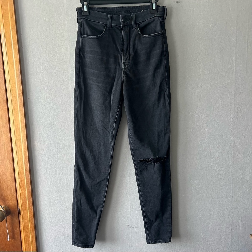 American Eagle Black Distressed Curvy Super Hi Rise Jeggings Size 6